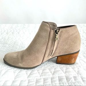 Blonde Villa Waterproof Ankle Booties in Mushroom Suede 7.5 Wide